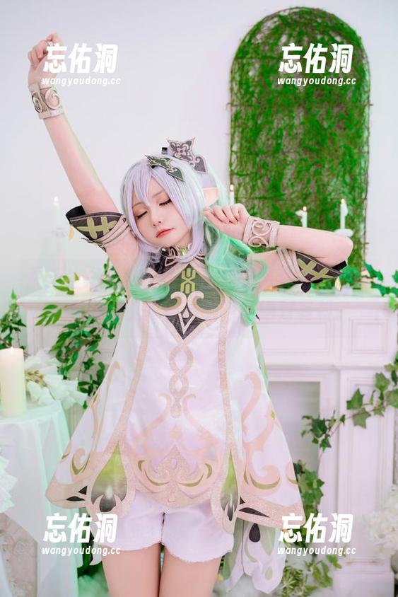 精选！爆机少女喵小吉眼镜写真集，她该拿这副眼镜去参加比赛，绝对有料。