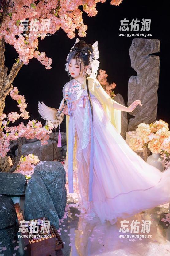 爆机少女喵小吉替你解读，秘书主题套图开启新视角！