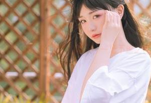 爆机少女喵小吉的白裙与迟到的春天，一场不速之客的写真图册