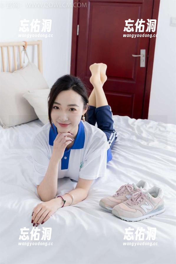 物恋传媒 - 观看小茶的白丝写真，俩字：迷离！电影里的片段都没这么好看了！
