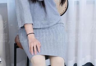 甜予摄影 – 小野的高清作品集：灰丝油亮的诱惑，让人一不小心就多看几眼。