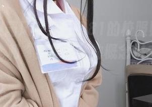 最新的校园风？！白银81的校服照片把“八零后”和“穿越剧”的概念拼成一锅大杂烩！