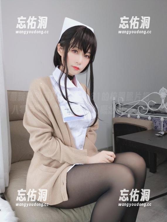 最新的校园风?!白银81的校服照片把“八零后”和“穿越剧”的概念拼成一锅大杂烩! 最新的校园风?!白银81的校服照片把“八零后”和“穿越剧”的概念拼成一锅大杂烩!