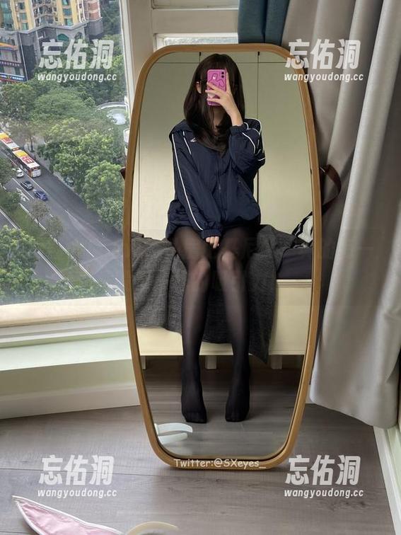 眼酱大魔王w，私房比基尼照，真的有一股不一样的吸引力！