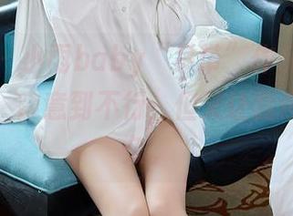 秀人网 – 小雨baby“吊带”作品集，新鲜出炉，随意到不行，但又让我停留了好久。