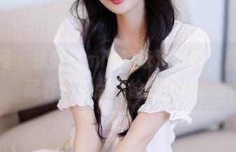 秀人网 – 徐微微mia的泳池写真，图包里藏着一点点偷偷的挑逗。