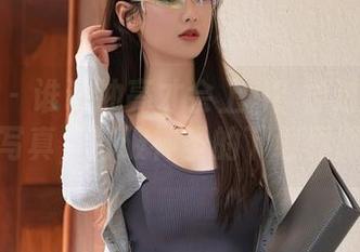 秀人网 – 谁说油亮才会上癮？尝过戴允祺的写真，打破神圣的下载界限！