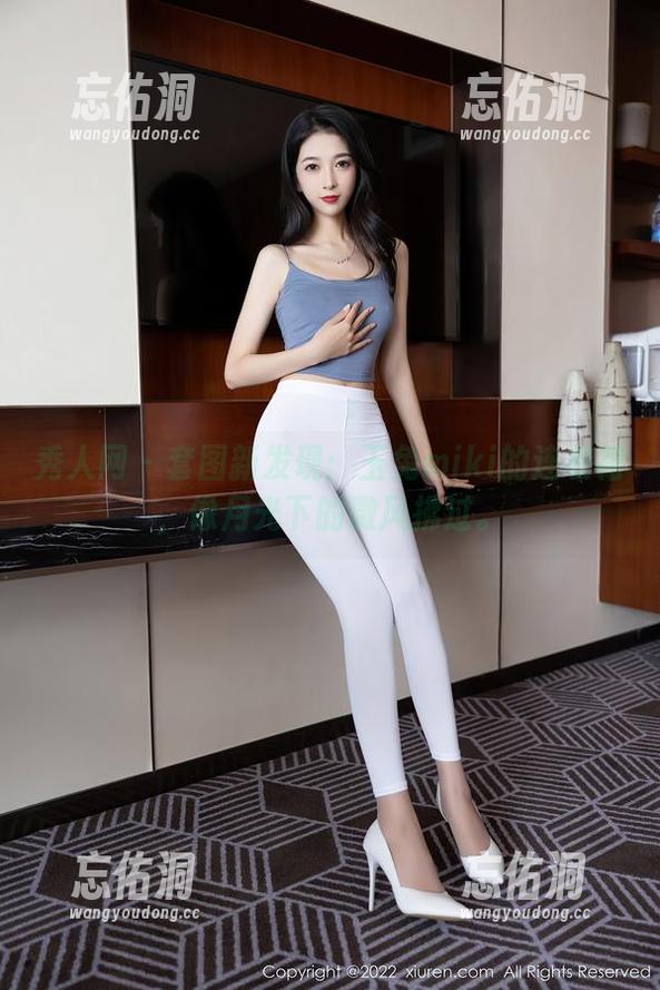 秀人网 - 套图新发现：玉兔miki的连衣裙，像月光下的微风拂过。