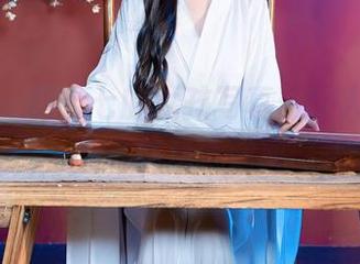 秀人网 – 甜七七的女孩写真：让人想一探究竟的精选画面