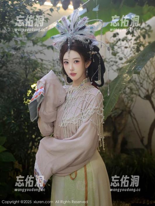 秀人网 - 免费！白浅浅的旗袍写真，慢慢欣赏，别急着翻页。