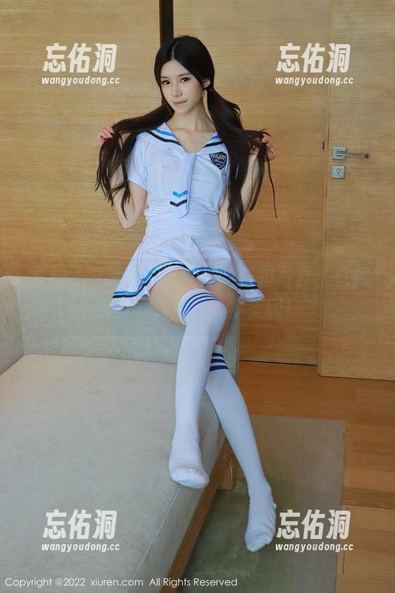 秀人网 - 麦琪绫冰激淋的美脚写真，直戳我的审美死穴，多美啊！