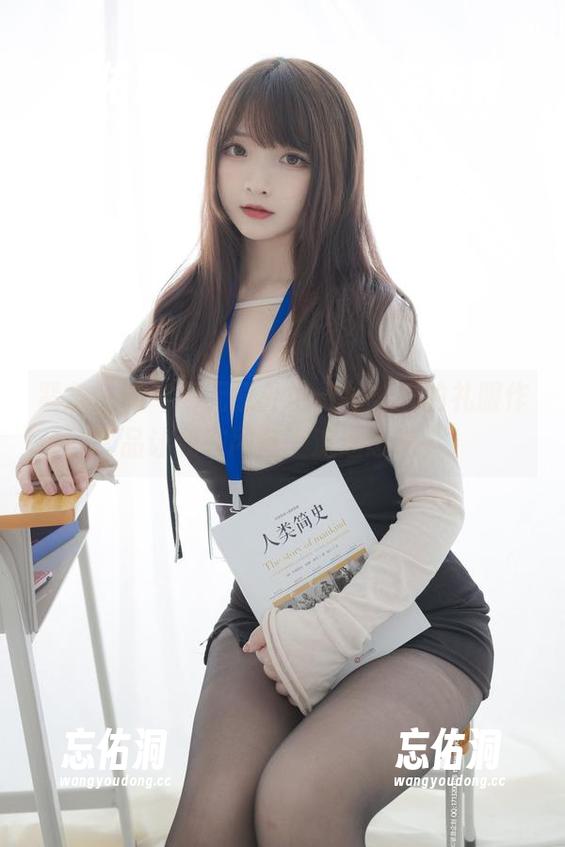 紧急企划 - 毫无意外地，林书辞的礼服作品让我在网盘上流连忘返。