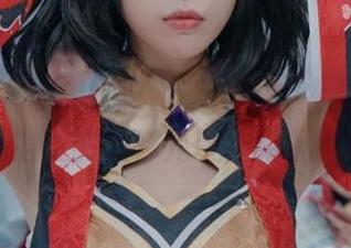 舞小喵又来了，夏日新作cos，不知道她的灵感从哪儿冒出来的？