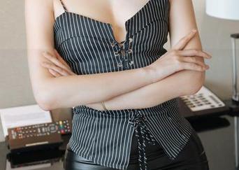 花漾show – 说说赵惟依coco泳装更新，图包里全是带著咸味的夏天味道。