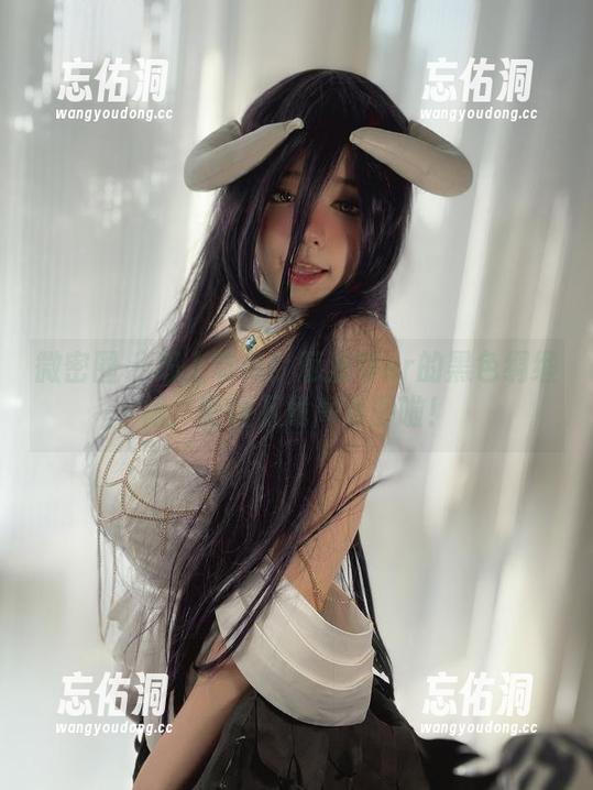 微密圈 - 跟上节奏！葱油饼er的黑色绸缎裙，随便下载高清图啦！