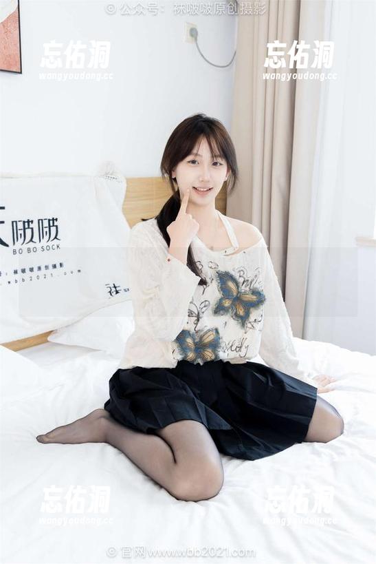 袜啵啵 - 稚予厚黑丝不低调：写真里的无光诱惑告你知！