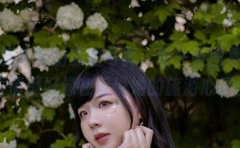 超皮皮皮奶的旅拍写真，每一张图集里的表情都好像在诉说她的旅游心得。