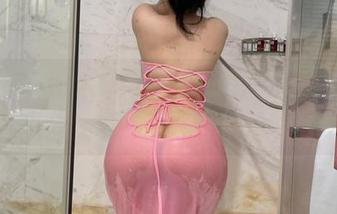 微密圈 – 迷人的五姨太的写真：吃着花生，看她的面壁少妇姿态