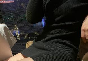 微密圈 – 雅雅的气质呀又来了！这组灰丝照片实在是让人眼前一亮，妆容好特别哦