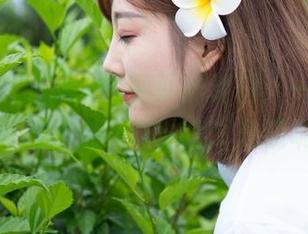魅妍社 – Ashely丽丽的夏日：一卷资源，谁不会在里头翻个几遭呢