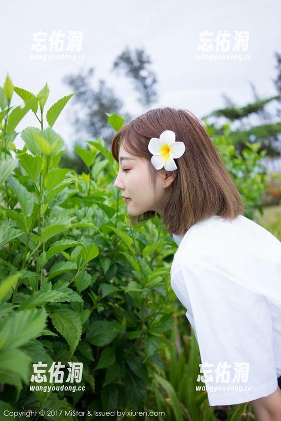 魅妍社 - Ashely丽丽的夏日：一卷资源，谁不会在里头翻个几遭呢