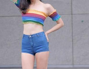轻轨的微风与白色吊带的美，这“魔镜街拍”的私房美图你不想错过吧！