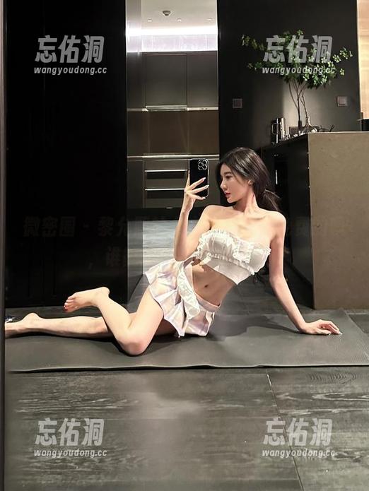微密圈 - 黎允熙的女友风衬衣，免费的噢，谁能拒绝？快来下载！